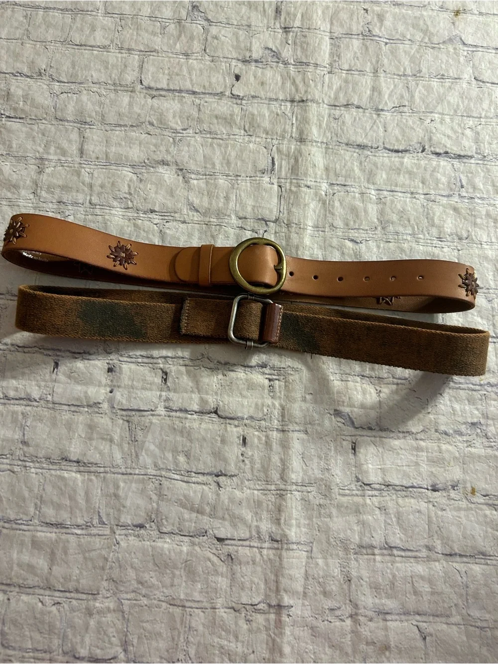 J.JILL GENUINE LEATHER FLORAL BROWN BRASS COLOR BUCKLE & BROWN DISTRESSED BELT